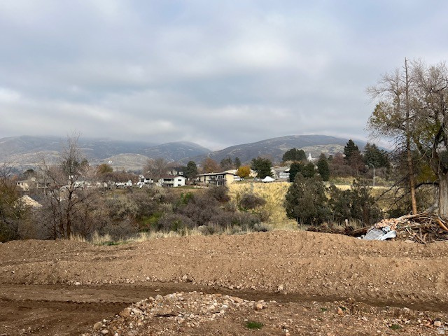 CREEK SIDE VIEWS - Land
