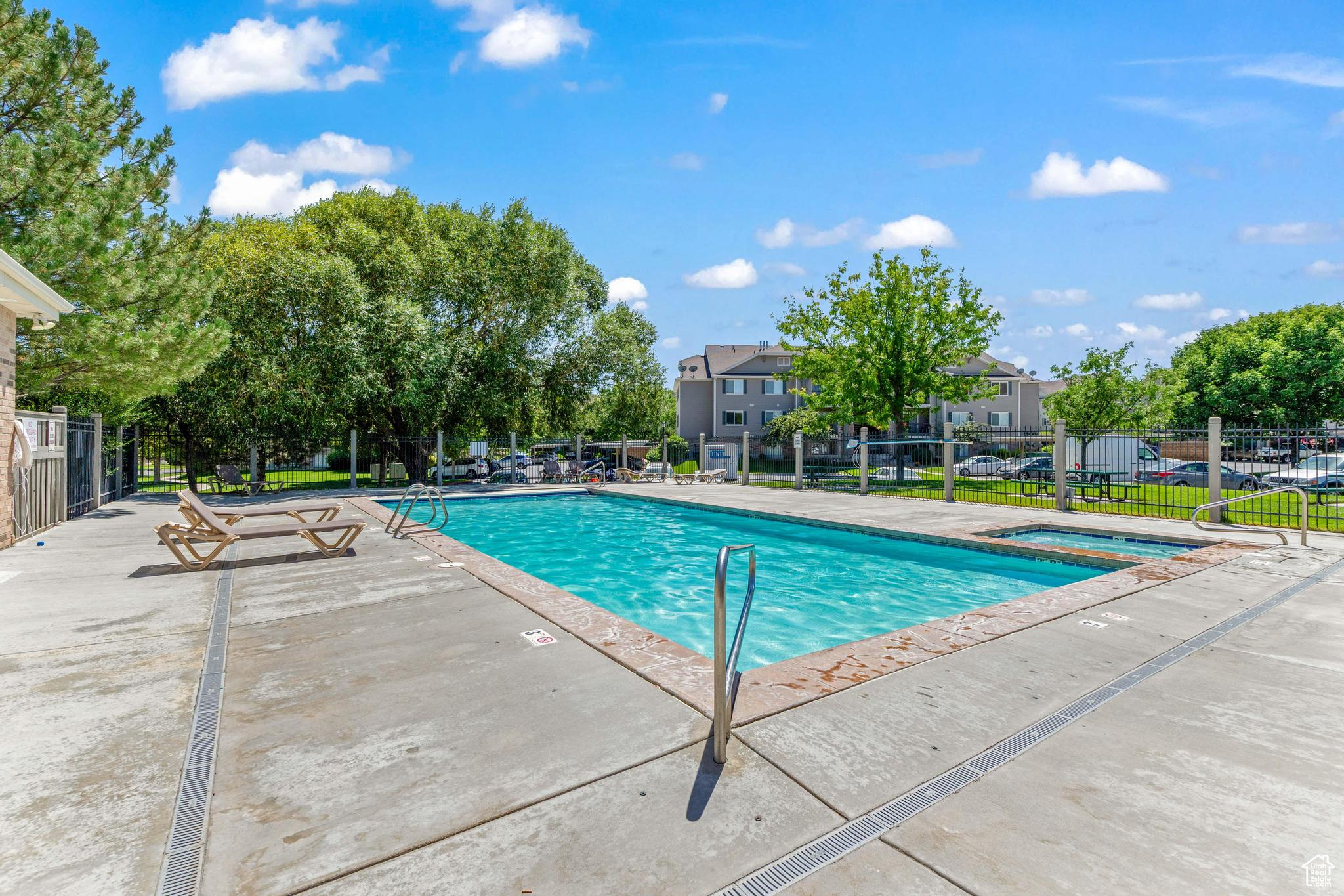 WILLOW SPRINGS - Residential