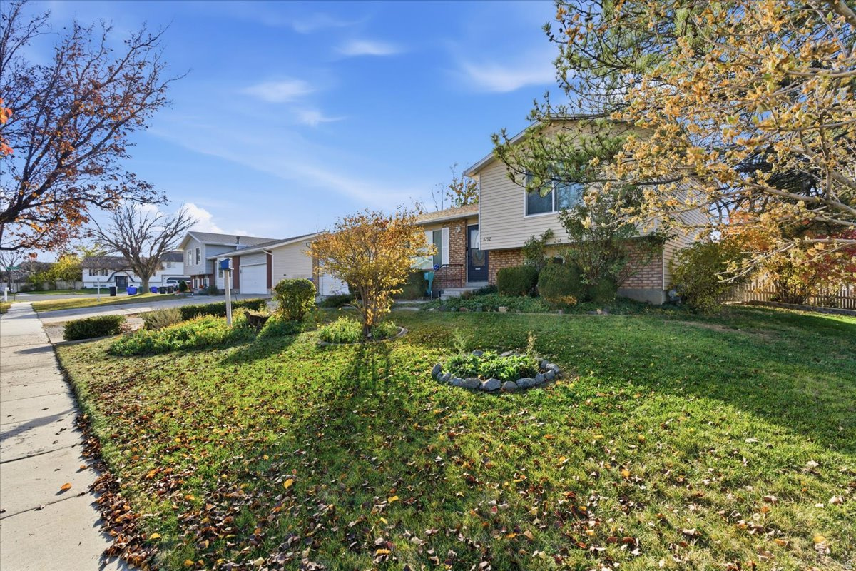 CRYSTAL HILL - Residential