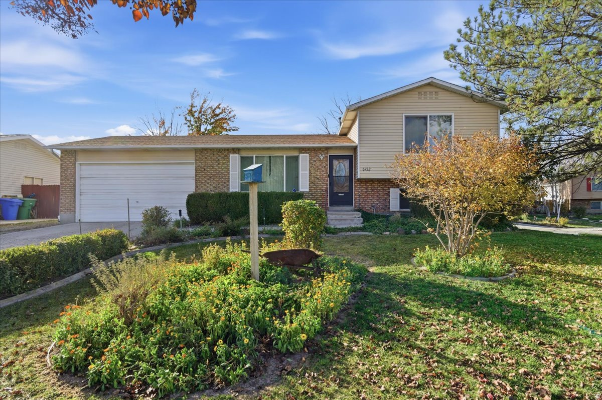 CRYSTAL HILL - Residential