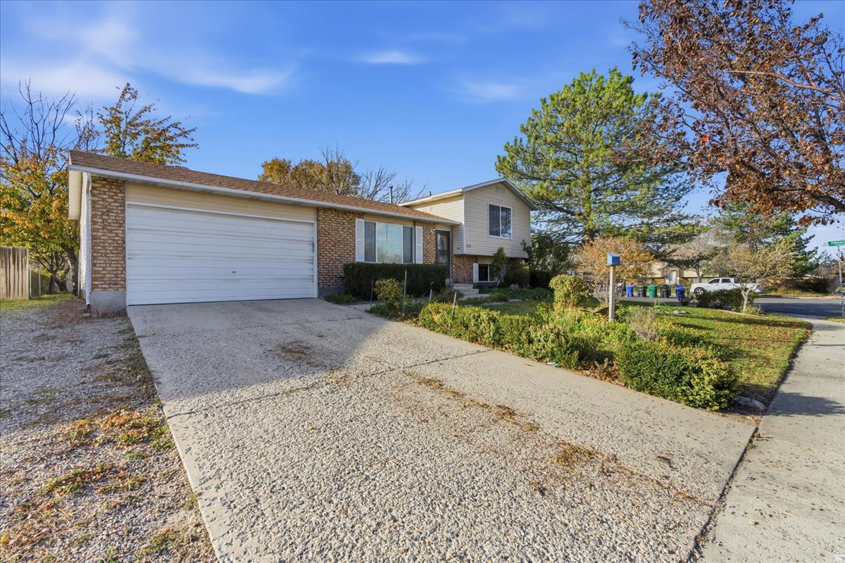 CRYSTAL HILL - Residential