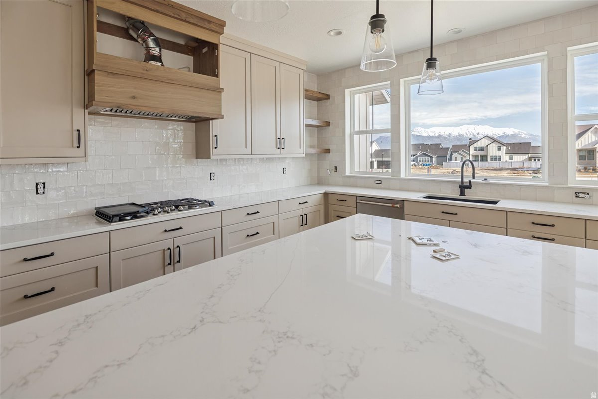 BEACON POINTE - Residential