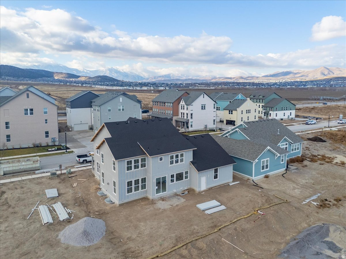 BEACON POINTE - Residential