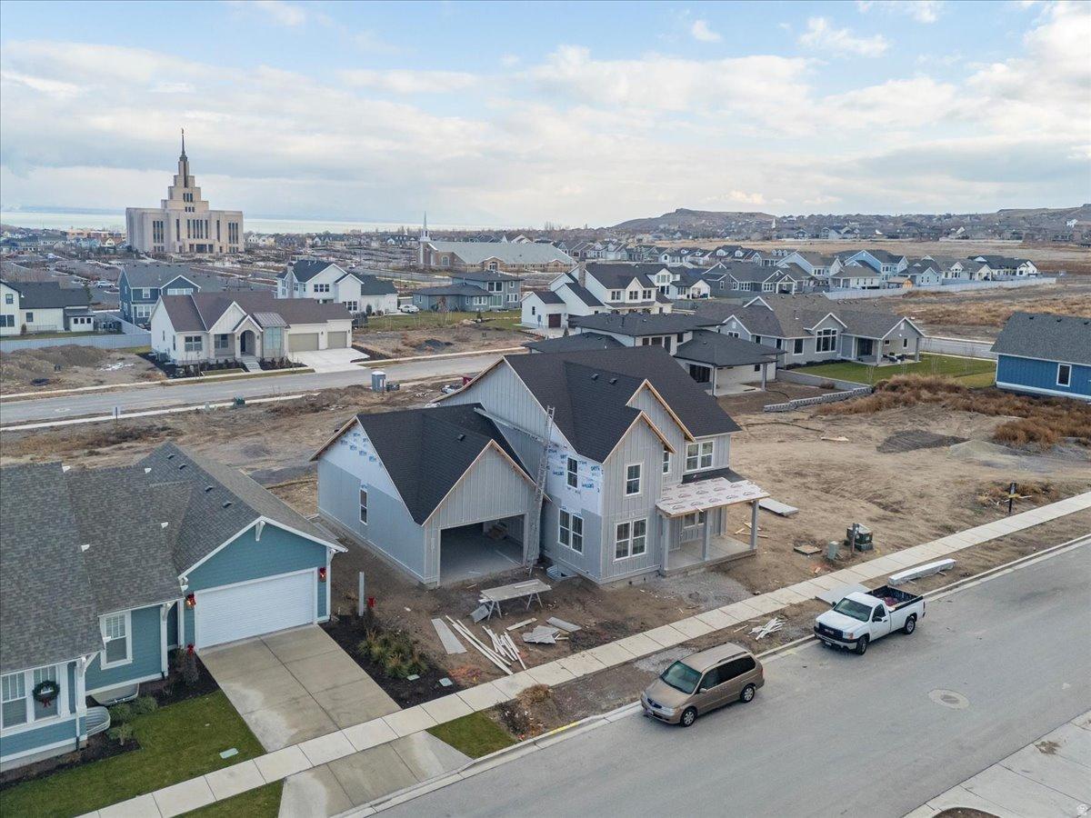 BEACON POINTE - Residential