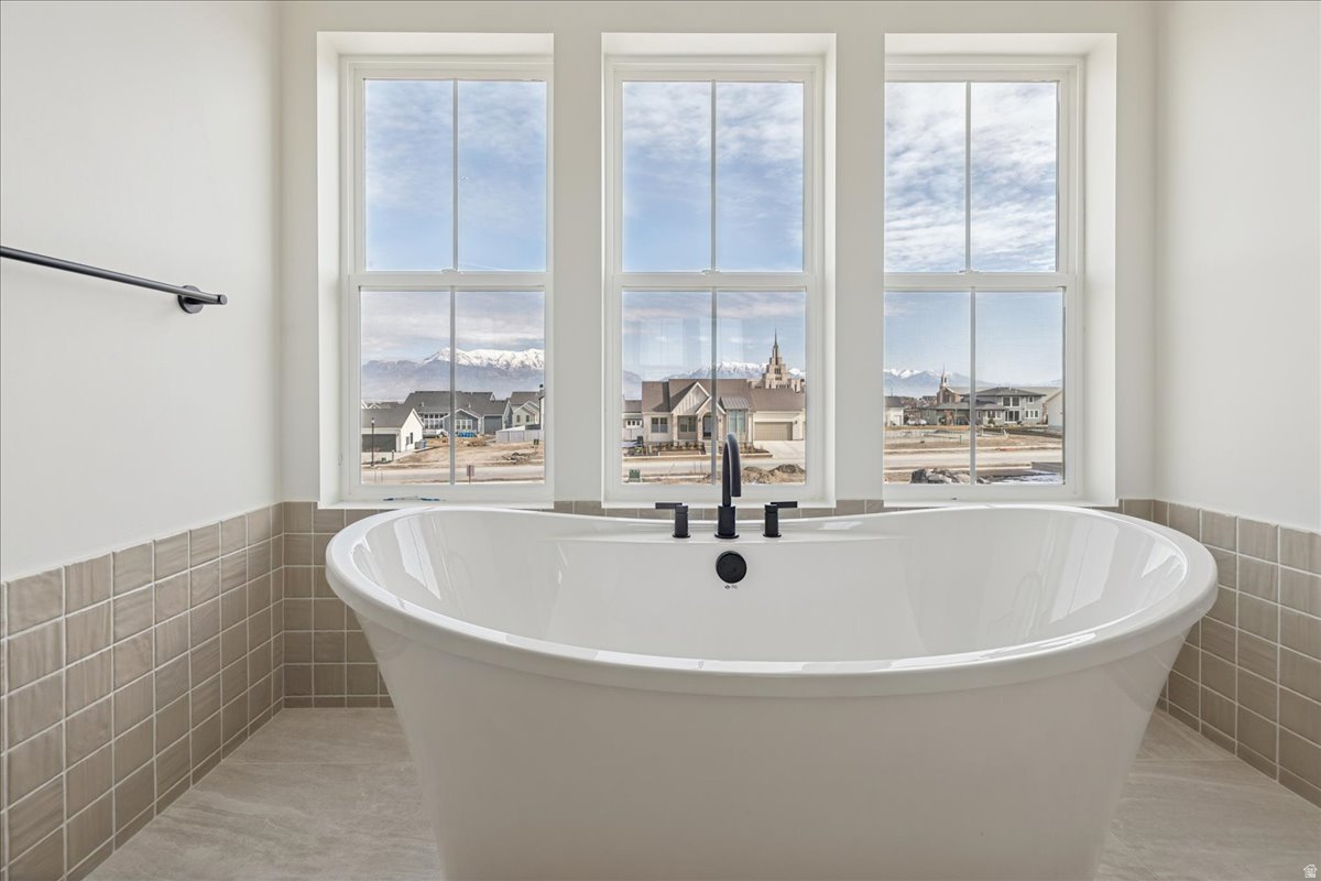 BEACON POINTE - Residential