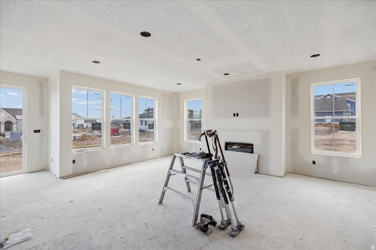 BEACON POINTE - Residential