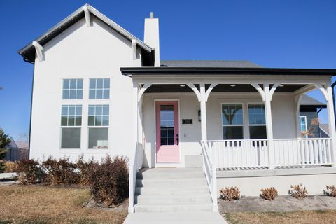 Photo of 588 W FOUNDERS BLVD, Saratoga Springs, UT 84045 (MLS # 2135430)