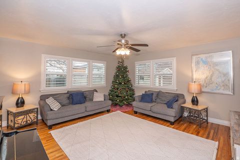 Tiny photo for 263 E 500 N, Kaysville, UT 84037 (MLS # 2127761)