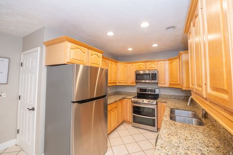 Tiny photo for 263 E 500 N, Kaysville, UT 84037 (MLS # 2127761)