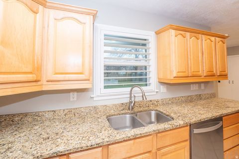Tiny photo for 263 E 500 N, Kaysville, UT 84037 (MLS # 2127761)