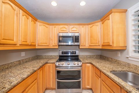 Tiny photo for 263 E 500 N, Kaysville, UT 84037 (MLS # 2127761)