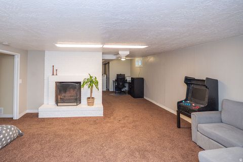 Tiny photo for 263 E 500 N, Kaysville, UT 84037 (MLS # 2127761)