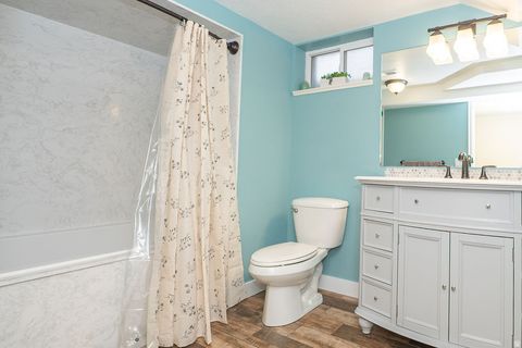 Tiny photo for 263 E 500 N, Kaysville, UT 84037 (MLS # 2127761)