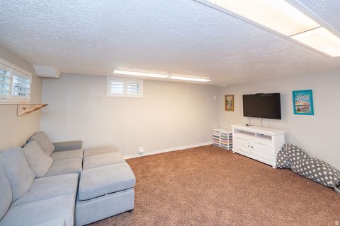 Tiny photo for 263 E 500 N, Kaysville, UT 84037 (MLS # 2127761)