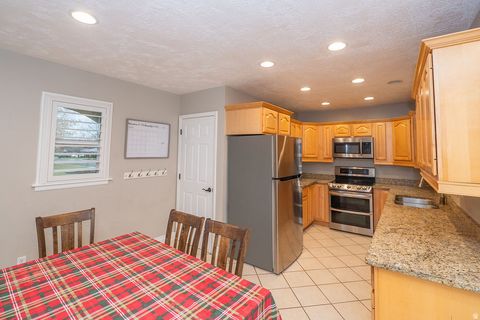 Tiny photo for 263 E 500 N, Kaysville, UT 84037 (MLS # 2127761)
