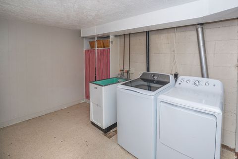 Tiny photo for 263 E 500 N, Kaysville, UT 84037 (MLS # 2127761)