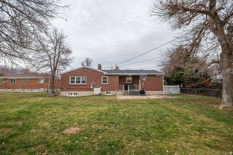 Tiny photo for 263 E 500 N, Kaysville, UT 84037 (MLS # 2127761)