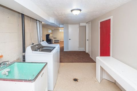 Tiny photo for 263 E 500 N, Kaysville, UT 84037 (MLS # 2127761)