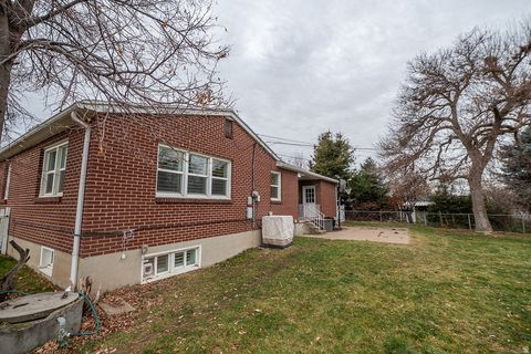 Tiny photo for 263 E 500 N, Kaysville, UT 84037 (MLS # 2127761)