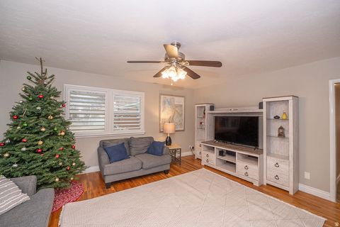 Tiny photo for 263 E 500 N, Kaysville, UT 84037 (MLS # 2127761)
