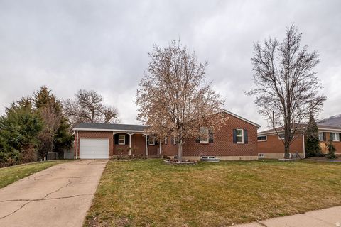 Tiny photo for 263 E 500 N, Kaysville, UT 84037 (MLS # 2127761)