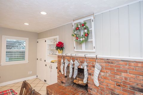 Tiny photo for 263 E 500 N, Kaysville, UT 84037 (MLS # 2127761)