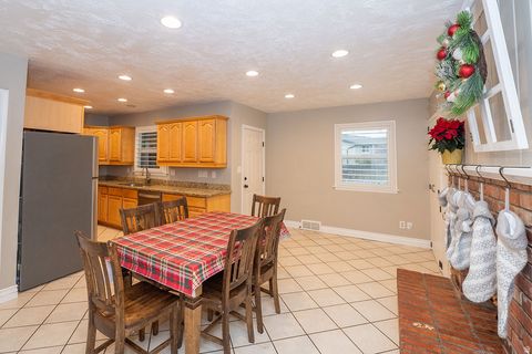 Tiny photo for 263 E 500 N, Kaysville, UT 84037 (MLS # 2127761)