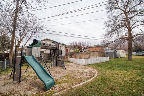 Tiny photo for 263 E 500 N, Kaysville, UT 84037 (MLS # 2127761)