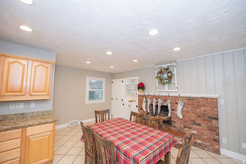 Tiny photo for 263 E 500 N, Kaysville, UT 84037 (MLS # 2127761)