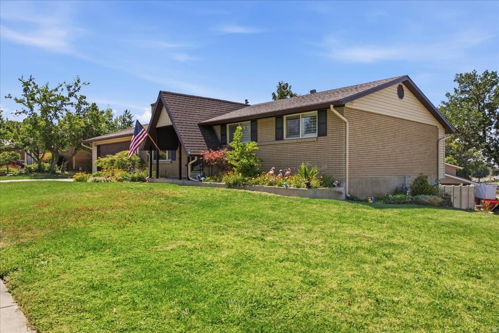 Photo of 4407 S VISTA DR E, South Ogden, UT 84403 (MLS # 2176520)