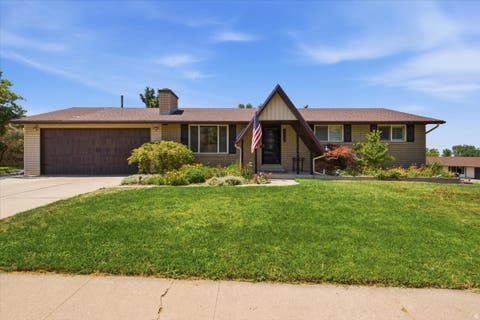 Photo of 4407 S VISTA DR E, South Ogden, UT 84403 (MLS # 2176520)