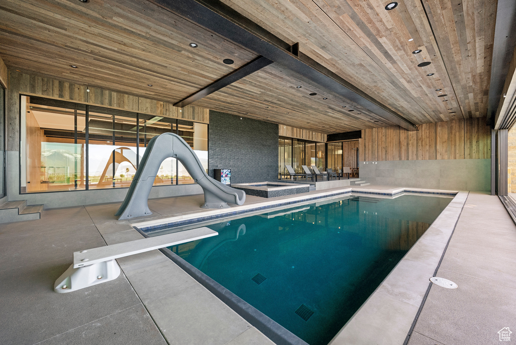 RED LEDGES - Residential