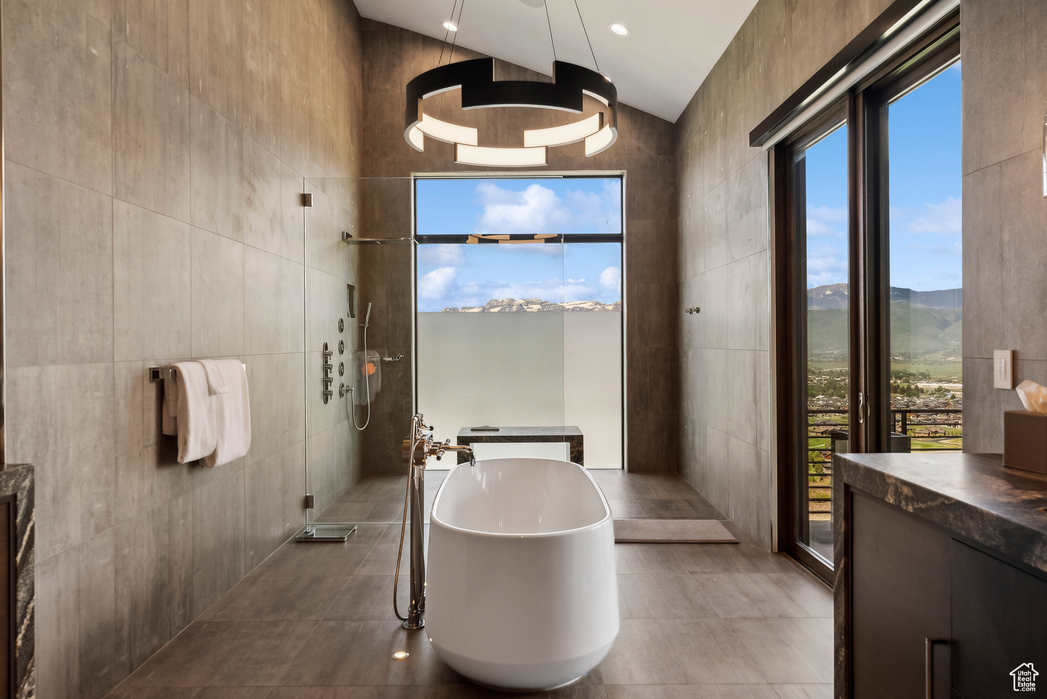 RED LEDGES - Residential