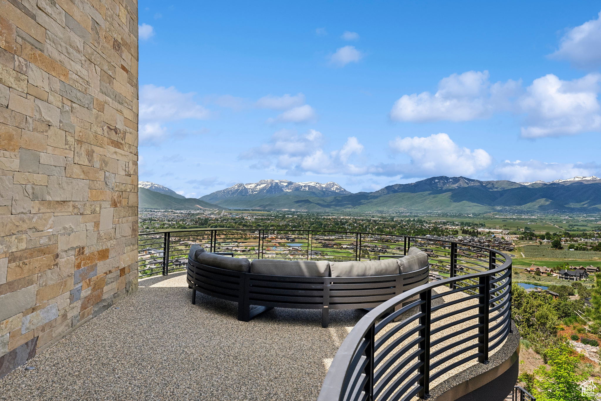 RED LEDGES - Residential