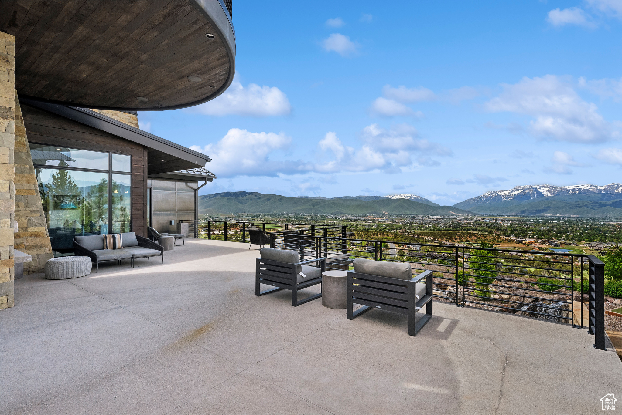 RED LEDGES - Residential