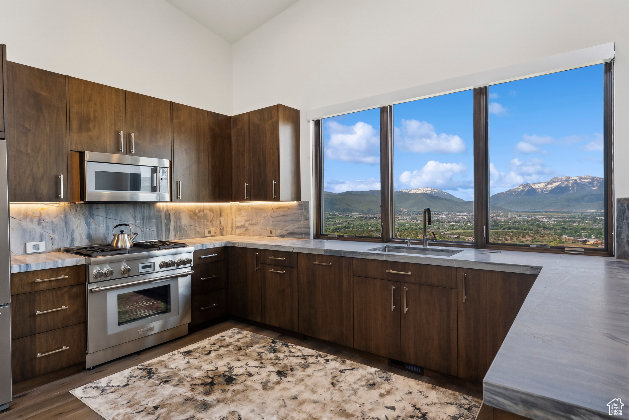 RED LEDGES - Residential