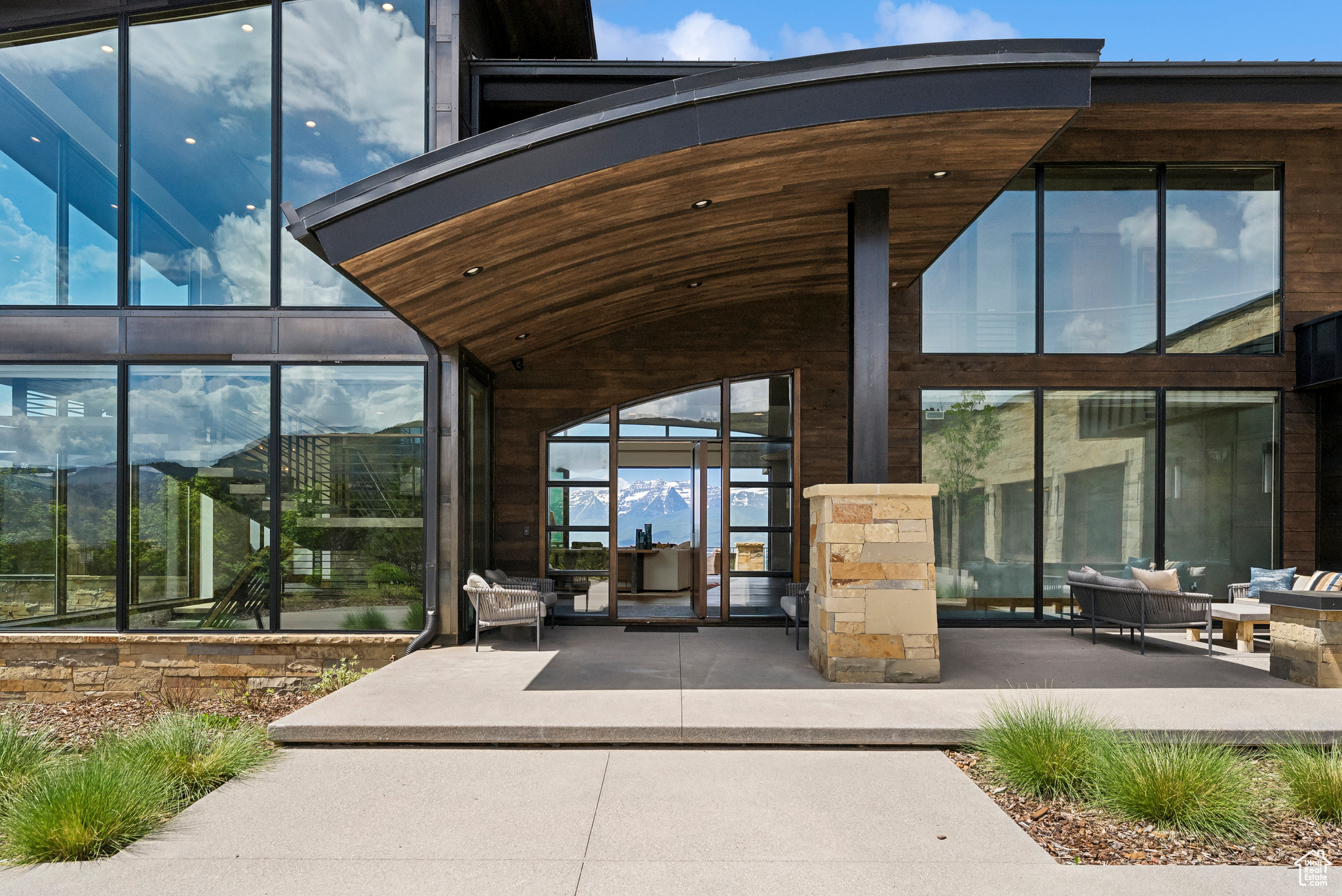 RED LEDGES - Residential