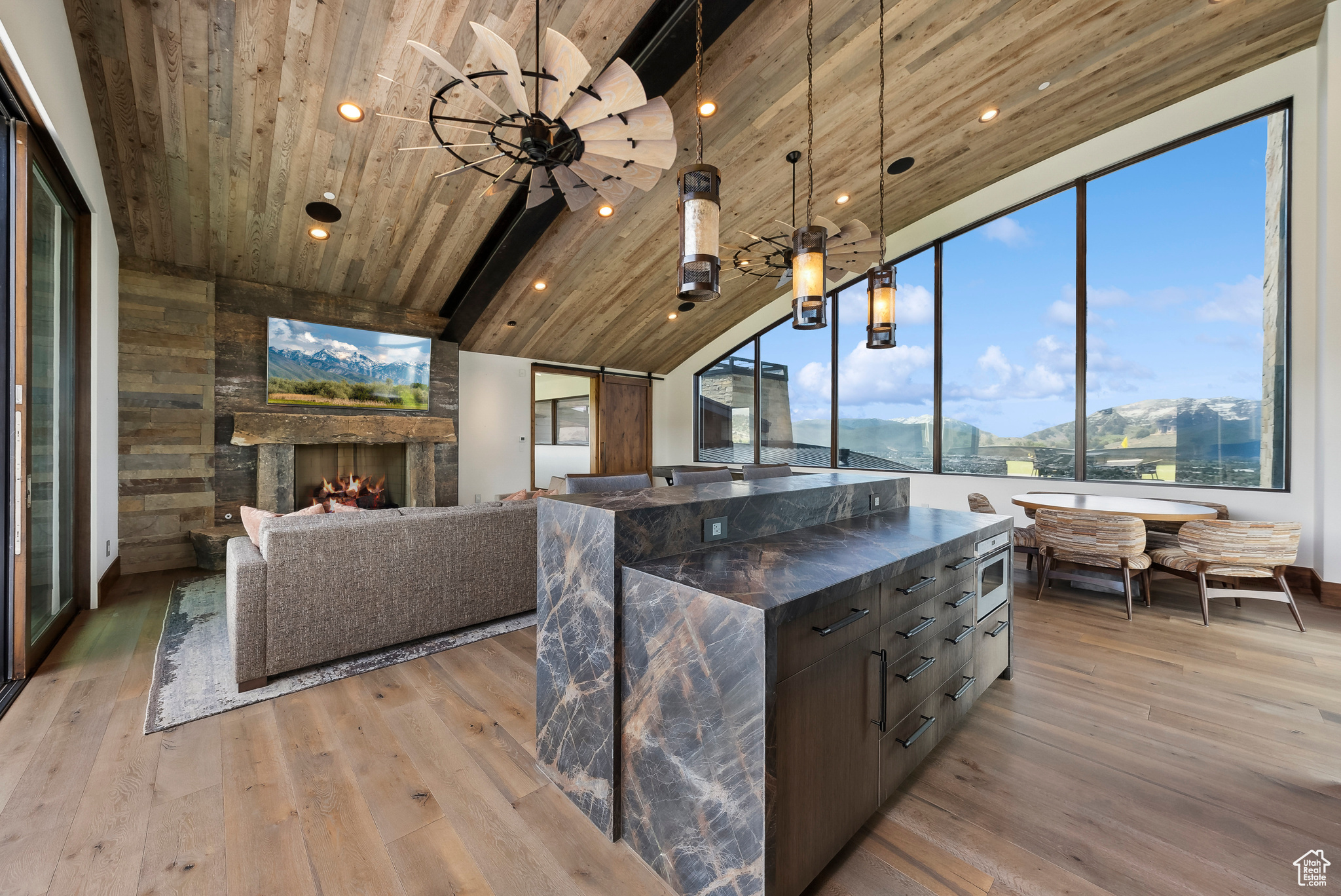 RED LEDGES - Residential