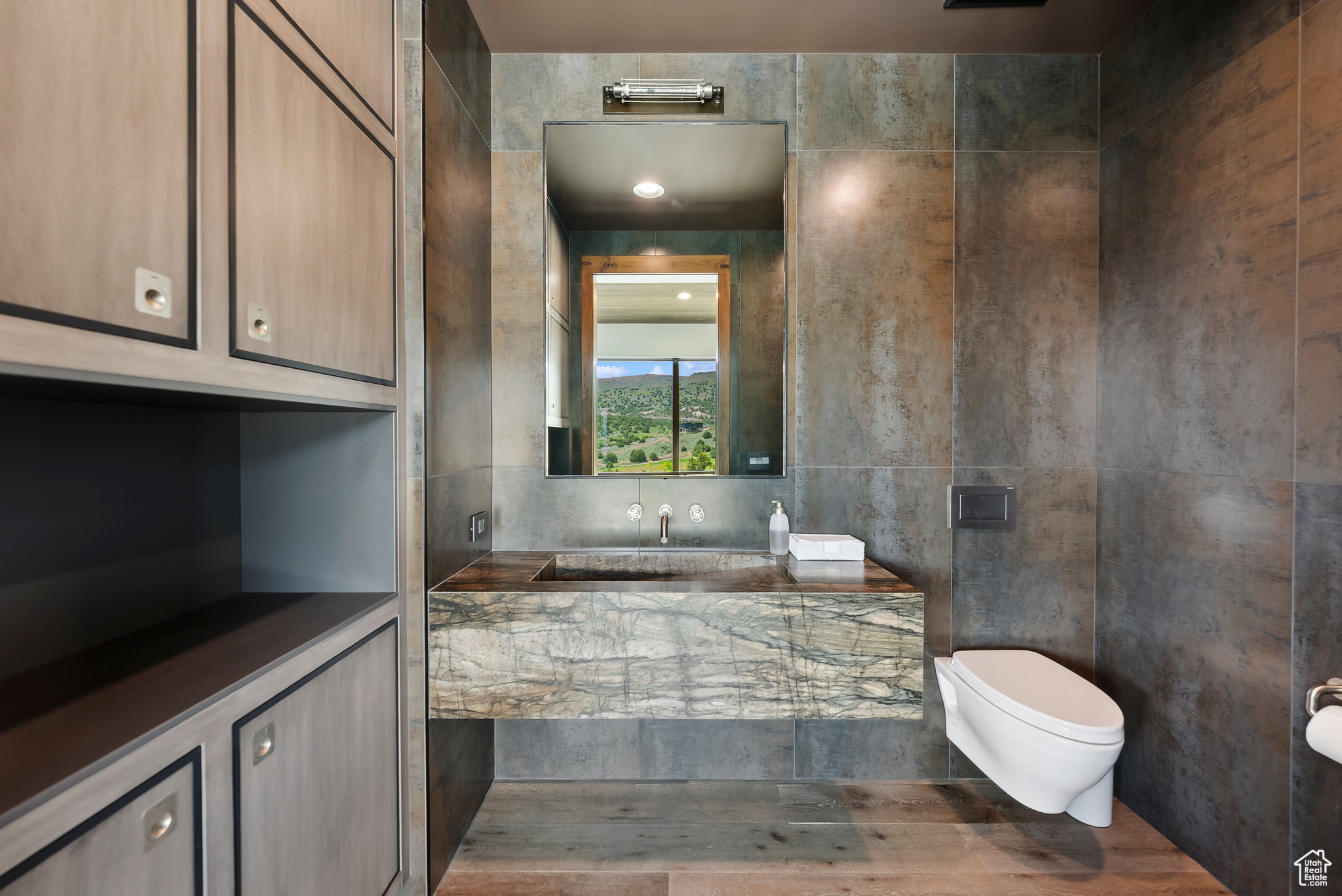 RED LEDGES - Residential