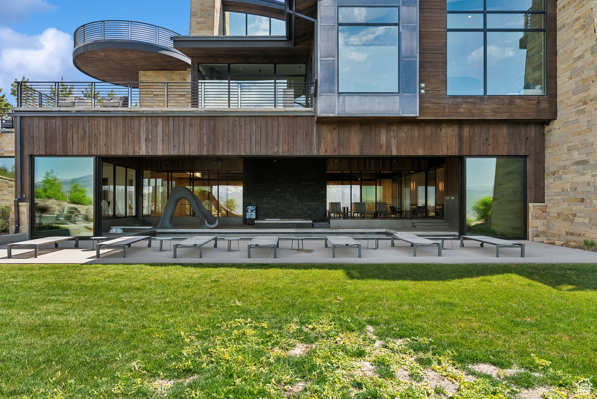 RED LEDGES - Residential