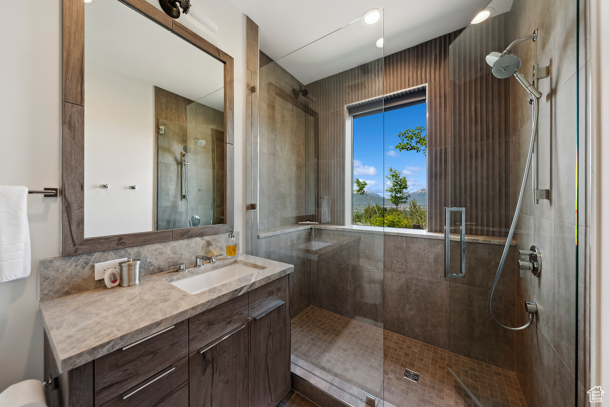 RED LEDGES - Residential