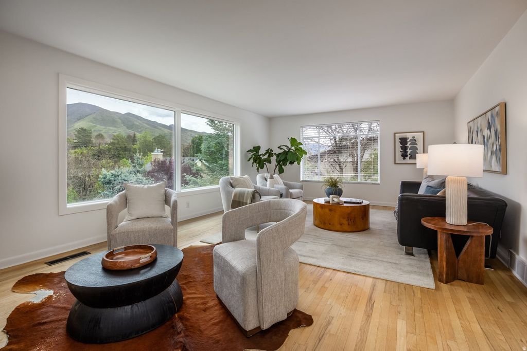 Photo of 929 S SHIRECLIFF RD, Salt Lake City, UT 84108 (MLS # 2156587)