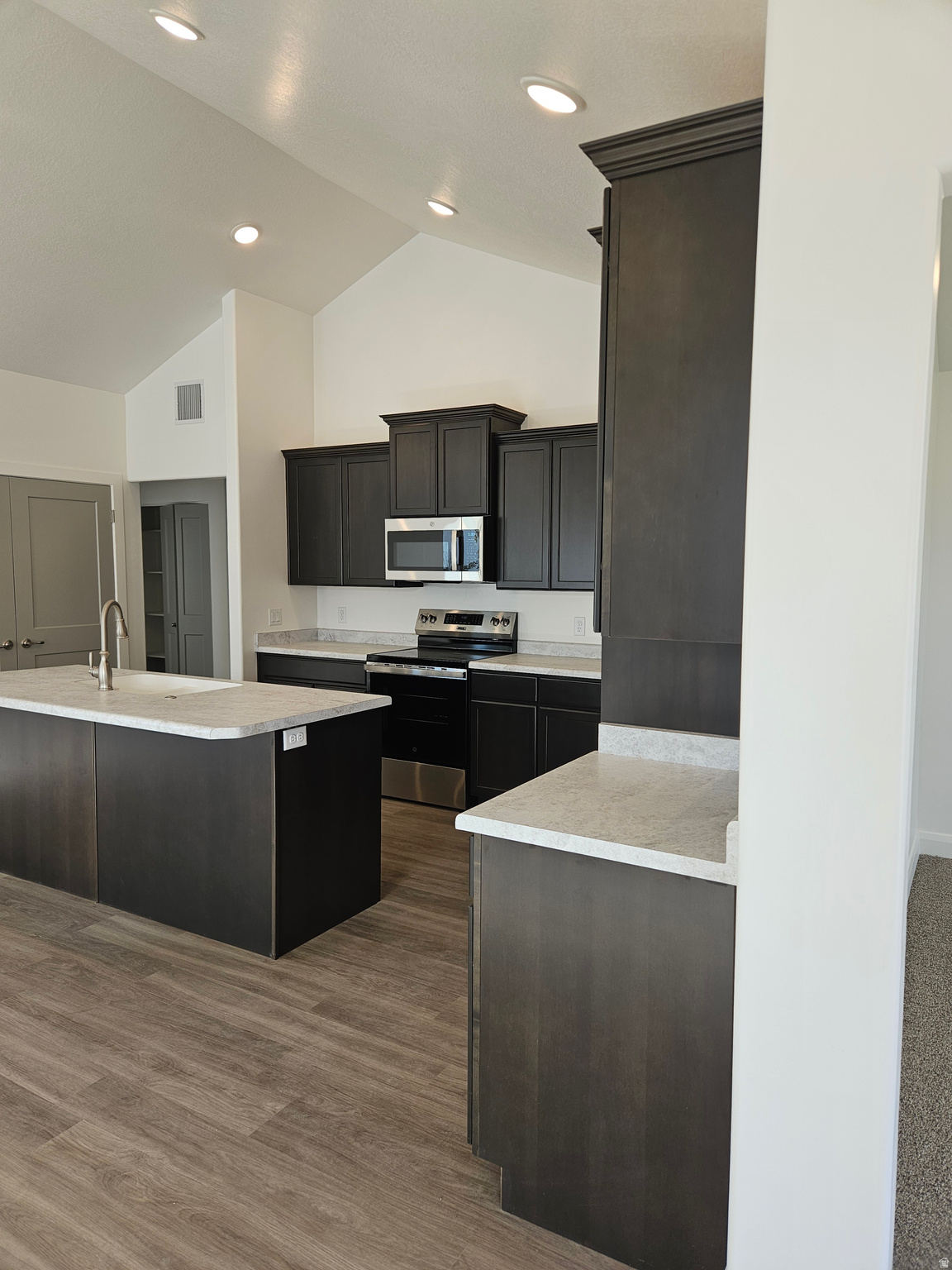 COUNTRY VIEW VILLAS - Residential