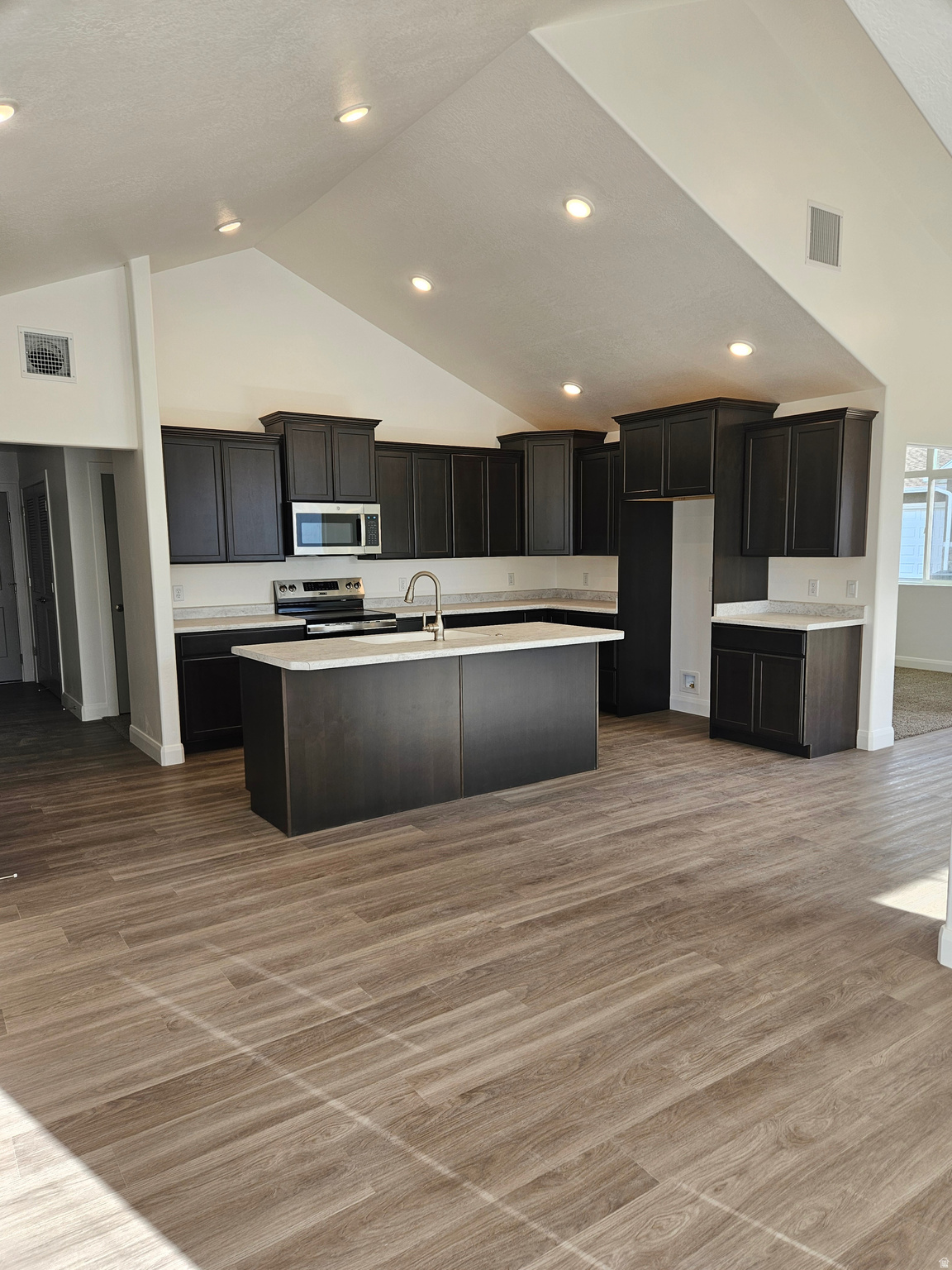 COUNTRY VIEW VILLAS - Residential