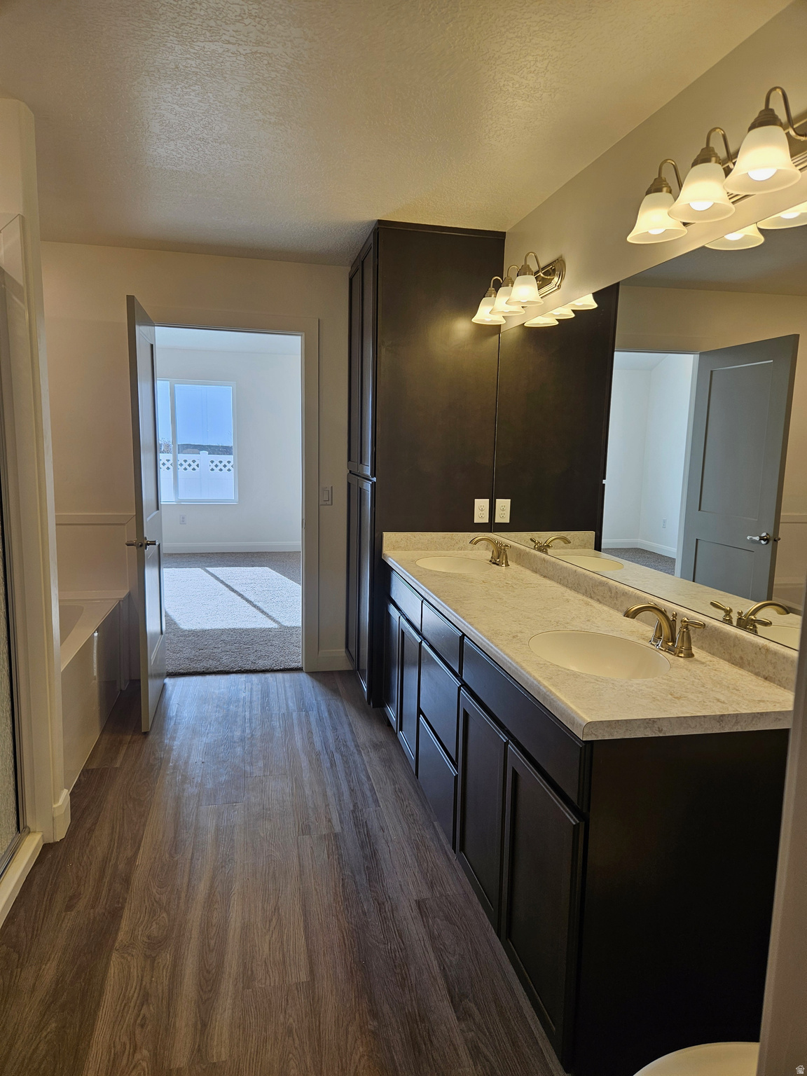 COUNTRY VIEW VILLAS - Residential