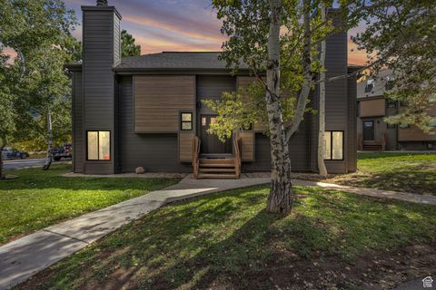 Photo of 2100 CANYON RESORTS DR #5A, Park City, UT 84098 (MLS # 2116490)
