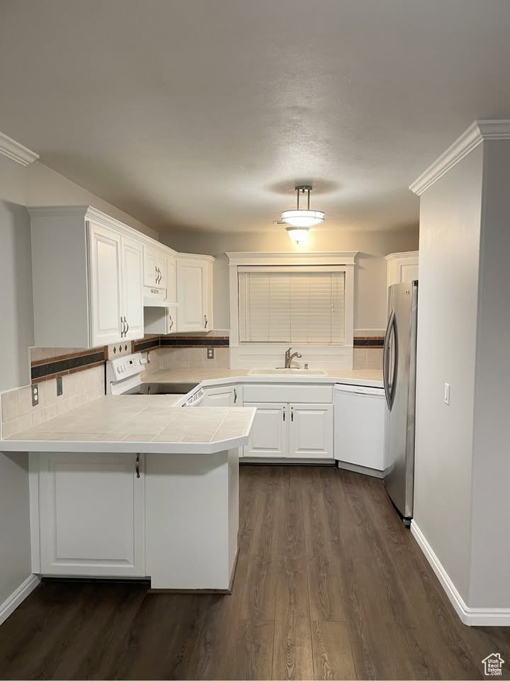 APRIL CONDO - Residential