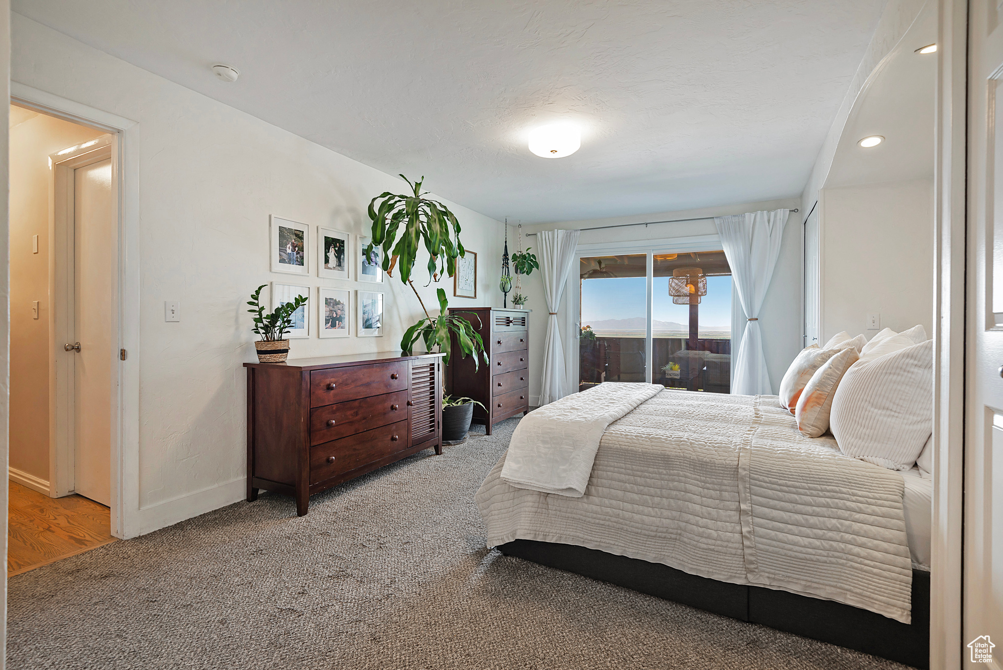 North Salt Lake, Utah 84054, United States, 4 Bedrooms Bedrooms, ,3 BathroomsBathrooms,Residential,Pending,141153