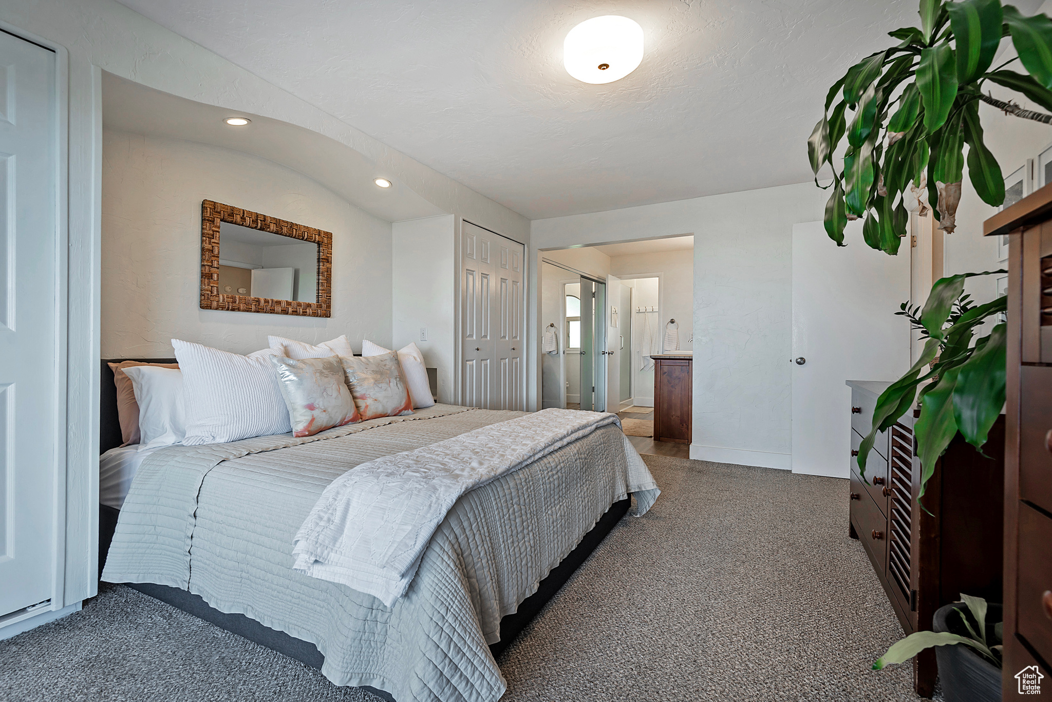 North Salt Lake, Utah 84054, United States, 4 Bedrooms Bedrooms, ,3 BathroomsBathrooms,Residential,Pending,141153