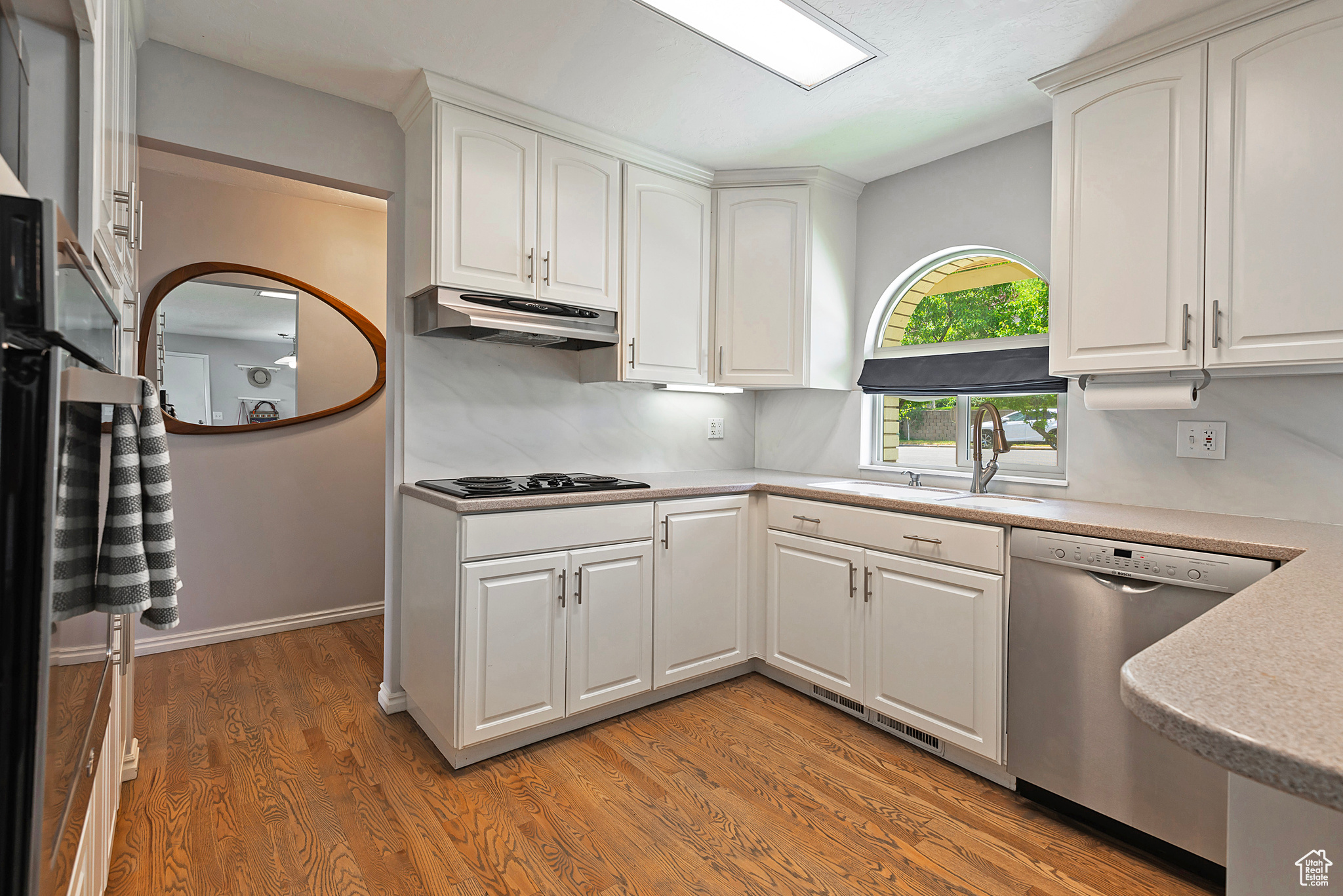 North Salt Lake, Utah 84054, United States, 4 Bedrooms Bedrooms, ,3 BathroomsBathrooms,Residential,Pending,141153